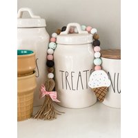 Eis Mini Girlande, Perlen Dekor, Abgestuftes Tablett Holzgirlande, Bauernhaus Dekor von CraftedHiveCulture