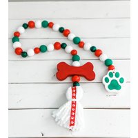 Girlande Hund, Weihnachten Perlen Girlande, Pfotenabdruck Holzmarke, Hund Tiered Tablett Dekor, Weihnachtsdekor von CraftedHiveCulture