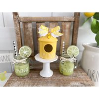 Mini Keramik Dekor, Lemonade Tiered Tablett Vogelhaus, Lemon Decor, Gestuftes Tablett, Bauernhaus Rae Dunn Inspiriert von CraftedHiveCulture