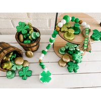 Shamrock Perlen Girlande, Klee Kürbis Kuchen Dekor, St. Patrick's Day Tiered Tablett Decor von CraftedHiveCulture