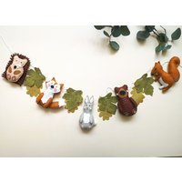 Girlande, Waldgirlande, Fuchs, Waldtiere, Eichhörnchenfilz, Kinderzimmerdeko, Bärendekoration, Kinderzimmerdeko von CraftedbystephCo