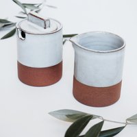 Handgetöpferte Keramik Zuckerdose Milchkanne Set Geschirr Kaffee Keramiktasse Minimalistisch Kaffeegeschirr Nepal Beige Braun Grau von CraftedforgoodDE
