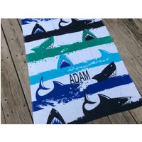 Kinder Hai Personalisierte Strandtuch Handtuch Badezimmer Geburtstag Dekor Geschenk Party Geburtstagsgeschenk Pool von Crafting4Caleb