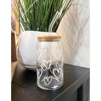 Herz-Eiskaffee-Bierglas-Dose | Eiskaffee Bierglasdose Kaffee Tasse Glasdose Kaffeesüchtige Individuelle Mit Bambus Deckel Stroh Herz-Eiskaffee-Bierglas-Dose | Eiskaffee Bierglasdose Kaffee Tasse Glasdose Kaffeesüchtige Individuelle Mit Bambus Deckel Stroh von CraftsWithSuz