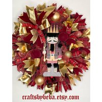 Nussknacker Adventskranz/Weihnachtsnussknacker Bordeauxrot - Türhänger Rot Weihnachtsnussknacker-Maschenkranz Weihnachten von CraftsbyBeba