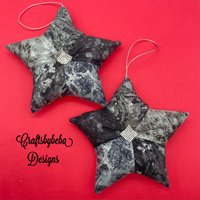 Weihnachtssterne Ornamente/Set 2 Weihnachten Schwarz Und Silber Stoffsterne Schwarze Sterne Hängeornamente von CraftsbyBeba