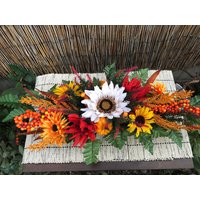 Herbst Florales Mittelstück, Tischdekoration, Home Dekor, Long Fall Arrangement, Florales Erntedank Dekor von CraftsbyRatha