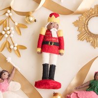 Nussknacker Ballett Ornament - Braun, Handgefilzter Spielzeugsoldat Charm Aus Holz, Handgefertigter Weihnachtsdekor von Craftspring