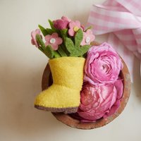 Regenstiefel Mit Blumen, Handgefilzter Charm, Frühlingsdeko von Craftspring