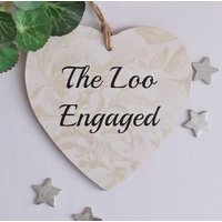 Schlichtes The Loo Türschild Engagiert/Frei Doppelseitiges Schild Hölzernes Herzschild Schlichtes The Loo Türschild Engagiert/Frei Doppelseitiges Schild Hölzernes Herzschild von Craftworksdirect