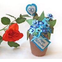 90Er Geburtstag Geschenk Handgemachter Blumentopf Aus Filz Mit Blauen Blumen von CraftyJoDesigns