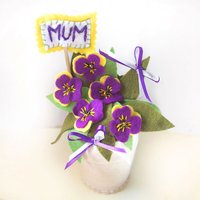 Personalisierter Blumentopf Mit Stiefmütterchen, Purple Viola Blumenschmuck, Muttertagsgeschenk von CraftyJoDesigns