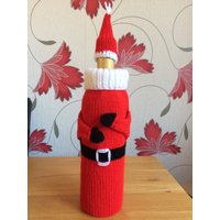 Weihnachtsgeschenk-Flaschentasche Mit Hut Und Beweglichen Händen Flaschengeschenk-Tasche Geheimes Weihnachtsgeschenk von CraftyKnittedToppers