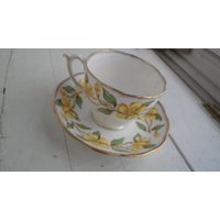 Vintage Singrün China Gelb Blumen Tee Tasse Untertasse von CraftySara