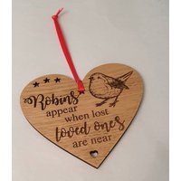 Rotkehlchen Erscheinen, Wenn Verlorene Lieben in Der Nähe Sind, Herzförmige Hölzerner Weihnachtsbaumschmuck von Craftycowengraving