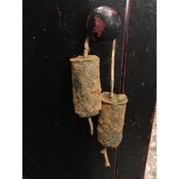 Primitive Decor Colonial, Natures Blackened Bees Wax Taper Nubbins Hängende Dochtkerzen von CranberryCornstalkCo