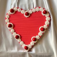 12-Zoll-Rote Fake-Kuchenkunst, 30, 5 cm-Wanddekoration, Dopamin-Dekor, Viral-Kuchenkunst, Maximalist, Funky-Dekor, Vintage-Ästhetik, Herzkuchen von CrappyCakeArt
