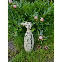 Gartenfee | Haare Nach Links Gartenkeramik - Keramik Dekoration Für Garten Gartendeko von CreAktivKERAMIK