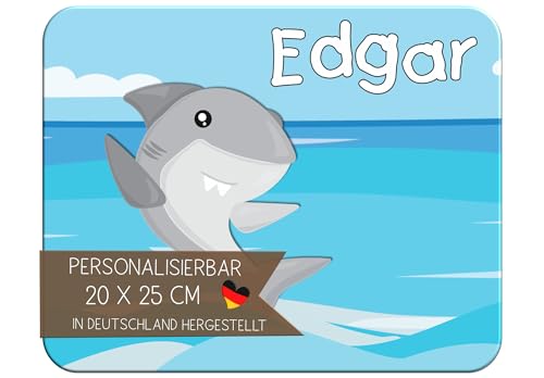 CreaDesign Personalisiertes Kinder Frühstücksbrett mit Namen, 20x25 cm, rutschfestes Schneidebrett aus Kunststoff, Hai Design, spülmaschinen & mikrowellengeeignet, Schneidbrett für Kinder von CreaDesign