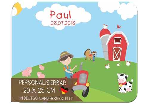 CreaDesign Personalisiertes Kinder Frühstücksbrett mit Namen, 20x25cm, rutschfestes Schneidebrett aus Kunststoff, Bauernhof Design,spülmaschinen & mikrowellengeeignet,Perfektes Schneidbrett für Kinder von CreaDesign