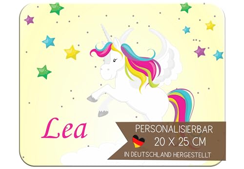 CreaDesign Personalisiertes Kinder Frühstücksbrett mit Namen, 20x25cm, rutschfestes Schneidebrett aus Kunststoff, Einhorn Gelb Design, spülmaschinen & mikrowellengeeignet,Schneidbrett für Kinder von CreaDesign