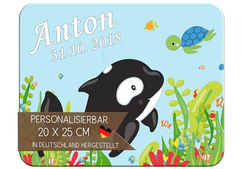 CreaDesign, Frühstücksbrettchen Kinder mit Namen personalisiert, Brettchen Kinder Kunststoff Fische, Antirutsch-Noppen, Größe 20 x 25 cm von CreaDesign