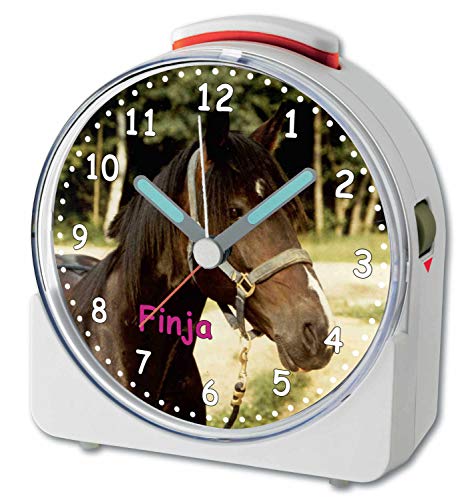 CreaDesign, Funkwecker weiß Motiv Pferd personalisiert mit (Wunsch) Namen, analog Kinderwecker weiß mit Sweep-Uhrwerk und fluoreszierenden Zeiger und Licht, 10,2 x 4,6 x 11 cm von CreaDesign