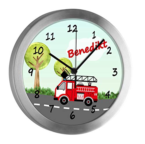 CreaDesign Kinder Funkwanduhr mit (Wunsch) Namen | Kinderzimmer Funkuhr| mit Analog ? Ziffernblatt | geräuscharm | Wanduhr Kind | Motiv Feuerwehr Landschaft von CreaDesign
