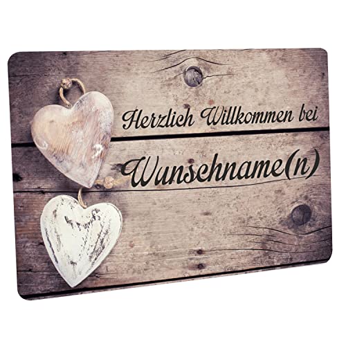Crealuxe Fußmatte personalisiert - robuste, rutschfeste Fussmatte für Außen & Innen - waschbare Schmutzfangmatte - Fußabtreter Türmatte für aussen & an der Haustür - 60x40cm - 2 Herzen Holzhintergrund von Crealuxe