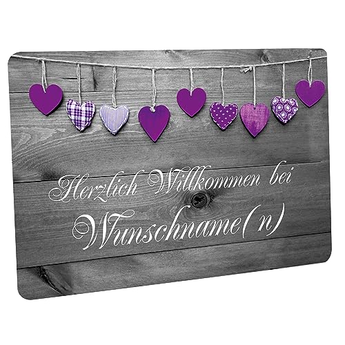 Crealuxe Fussmatte mit Wunschtext/Wunschname Herzlich Willkommen - Motiv Lila Herzen Oben - 60x40 cm - Gummi Rückseite/rutschfest - Filzoberfläche - Bedruckte Türmatte - Innenmatte von Crealuxe