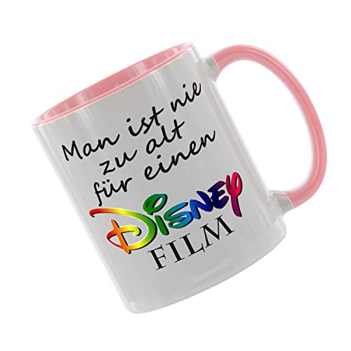 Crealuxe Kaffeetasse - Man ist nie zu alt für einen Disney Film - Spruchtasse, Bürotasse, bedruckte Keramiktasse, Tasse mit Spruch, Hochwertige Kaffeetasse (Rosa) von Crealuxe