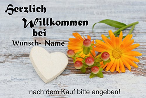 Crealuxe Fussmatte mit Wunschtext/Wunschname Herzlich Willkommen - Motiv Herz mit Blume und Knospen - 60x40 cm - Gummi Rückseite/rutschfest - Filzoberfläche - Bedruckte Türmatte - Innenmatte von Crealuxe