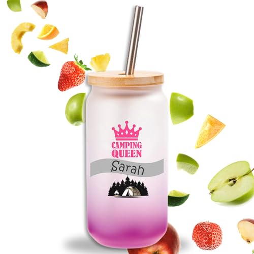 Crealuxe Trinkglas mit Bambusdeckel & Edelstahl-Strohhalm – 520 ml – Camping Queen Wunschname - Glas mit Farbverlauf – Geschenkidee – Smoothie, Cocktail, Eistee Glas Lila von Crealuxe