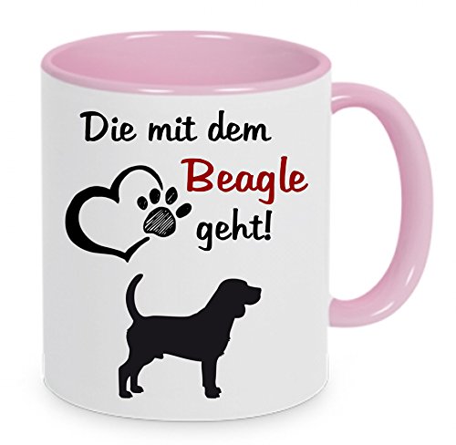 Die mit dem Beagle geht - Kaffeetasse mit Motiv, Tasse mit Druck, auch individuell mit Spruch, Foto, Wunschtext, Wunschname (rosa) von Crealuxe