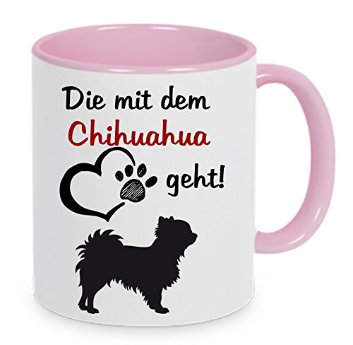 Die mit dem Chihuahua geht - Kaffeetasse mit Motiv, Tasse mit Druck, auch individuell mit Spruch, Foto, Wunschtext, Wunschname (rosa) von Crealuxe