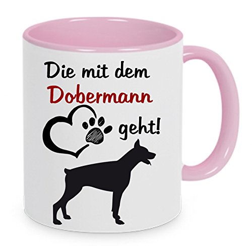 Die mit dem Dobermann geht - Kaffeetasse mit Motiv, Tasse mit Druck, auch individuell mit Spruch, Foto, Wunschtext, Wunschname (rosa) von Crealuxe