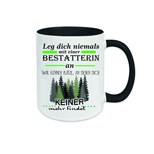 Leg dich nie mit einer Bestatterin an wir kennen Plätze an denen dich keiner findet. - Kaffeetasse mit Motiv, Tasse mit Druck, mit Sprüchen, Bildern, Wunschtext, Wunschname (Schwarz) von Crealuxe