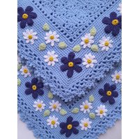 Blaue Babydecke Häkeln Gänseblümchen Applikation von CreamyLace