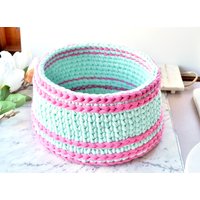 Weihnachtskorb - Pink & Mint Häkelkorb Kinderzimmer Dekor Spielzeug Aufbewahrung Weihnachtsgeschenk von Creasebysurekha