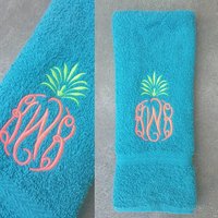 Ananas Monogramm Handtuch Personalisiertes Besticktes Geschenk von Create2MotivateGifts