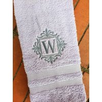 Gerahmtes Bade - Oder Handtuch Mit Initialen Und Monogramm von Create2MotivateGifts