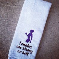 Frauen Sind Stark Wie Die Hölle Sweattuch Gewichtheber Geschenk von Create2MotivateGifts