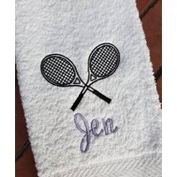 Personalisiertes Tennisspieler-Schweißtuch, Turntuch, Personalisiertes Handtuch, Sporttuch, Tennisschläger Geschenke, Schulsport von Create2MotivateGifts