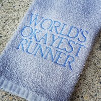 World's Okayest Runner Sweat Towel Personalisiertes Fitnessstudio Geschenk World's Okayest Runner Sweat Towel Personalisiertes Fitnessstudio Geschenk von Create2MotivateGifts
