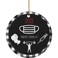 Pandemie Überlebende Weihnachtsschmuck, 2021 Ornamente, Lustige Dekorationen, Survival Kit, Knebel Geschenke Für Mitarbeiter von CreateFunSpreadHappy