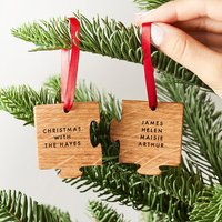 Personalisiertes Zweiteiliges Jigsaw Dekorationsset - Puzzle Stück Weihnachtsbaumkugeln Für Familiennamen Oder Paare Saisonale Feiertagsverzierung von CreateGiftLove