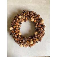 Weihnachts-, Danksagungs - Oder Herbstkranz Zum Aufhängen An Der Tür Aufstellen Auf Den Tisch, Hergestellt Aus Natürlichen Eicheln, Kiefernzapfen von CreateLeatherGoods