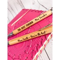 Personalisierter Lehrer Stift - Bambus Mit Gravur Personalisiertes Geschenk Und Samt Beutel Zum Jahresende von CreatedEspForYou