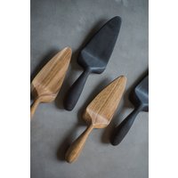Holz Gebäckheber Tortenheber Verkohlter Hochzeitstortenheber Schwarzer Holz-Tortenheber Handgeschnitzte Holzutensilien von CreatingComfortLab