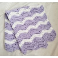 Handgemachte Gehäkelte Baby Decke Lila & Weiss Chevron Afghan von CreationsbyShan